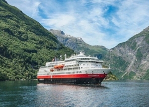 Hurtigruten se convierte en la primera naviera en reactivar los cruceros