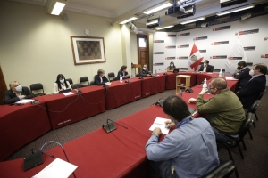 Titular de la PCM se re&uacute;ne con aerol&iacute;neas para avanzar en reanudaci&oacute;n de actividades