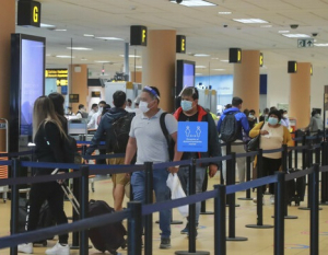 Aerol&iacute;neas no podr&aacute;n cobrar m&aacute;s por postergar o transferir pasajes tras fallo del Tribunal Constitucional