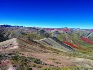 Aparece otra monta&ntilde;a 7 colores, a tres horas de Cusco