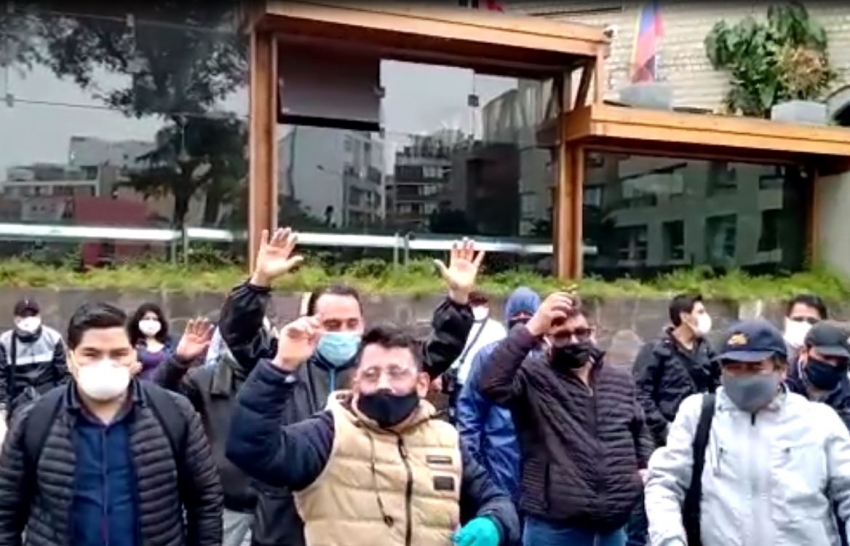 Trabajadores de restaurante Brujas de Cachiche protestan por pagos retrasados (V&Iacute;DEO)