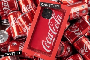 CASETiFY, la marca l&iacute;der de accesorios tecnol&oacute;gicos, lanza una colecci&oacute;n inspirada en la marca internacional de Coca Cola&reg;