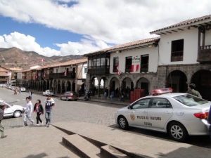 Tres extranjeros fueron intervenidos por realizar actividades contrarias a su condici&oacute;n de turista en Cusco
