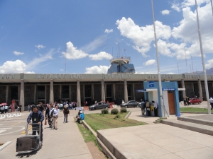 Turista estadounidense pierde la vida repentinamente en aeropuerto Alejandro Velasco Astete de Cusco