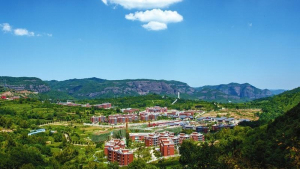 Ciudad de Zhaojin, el suelo rojo en el noroeste de China