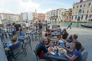 Turistas europeos y norteamericanos llegar&aacute;n a Italia entre junio y setiembre