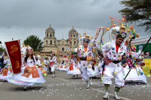 Cajamarca vive ambiente festivo de m&uacute;sica y color por carnaval