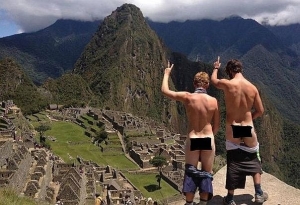 Turistas son expulsados de Machu Picchu por realizar actos obscenos