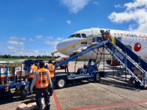 Viva Air reinventa sus operaciones transportando carga humanitaria en la cabina de pasajeros