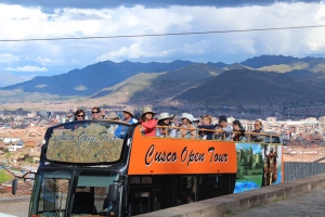 Proh&iacute;ben ingreso de buses tur&iacute;sticos a Sacsayhuam&aacute;n y centro hist&oacute;rico del Cusco