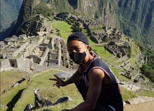 Japon&eacute;s es el primer turista en ingresar a Machu Picchu tras 7 meses de espera en Aguas Calientes