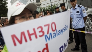 Familiares de desaparecidos del vuelo MH370 de Malaysia Airlines quieren saber qu&eacute; pas&oacute;