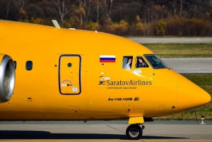 Un avi&oacute;n con 71 personas a bordo se estrella en las afueras de Mosc&uacute;