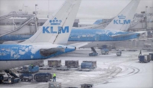 En alerta los aeropuertos de Bruselas, &Aacute;msterdam y Eindhoven por la nieve