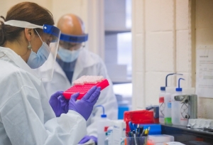 OMS advierte que pandemia de coronavirus sigue "aceler&aacute;ndose" en el mundo
