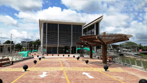 Malec&oacute;n tur&iacute;stico de Yarinacocha presenta m&aacute;s de 82% de avance acumulado
