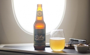La &uacute;nica cerveza del mundo creada para catarla a 10.000 metros de altura