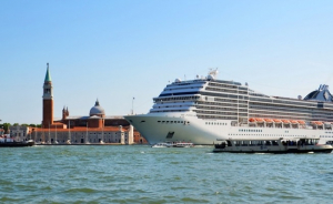Italia proh&iacute;be que los cruceros atraquen en el centro hist&oacute;rico de Venecia
