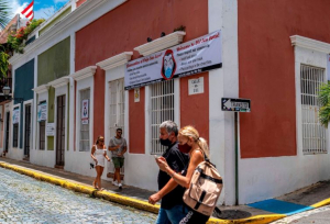 Puerto Rico multar&aacute; con $100 a turistas que no usen mascarillas