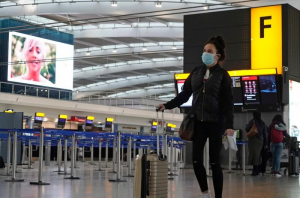 Inglaterra prev&eacute; cuarentena en hotel para viajeros de pa&iacute;ses con nuevas variantes