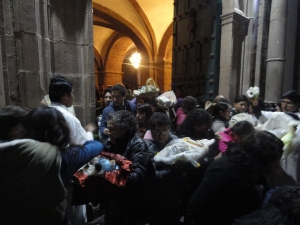 Cat&oacute;licos cusque&ntilde;os participaron de la Bajada de Reyes o adoraci&oacute;n de los Reyes Magos
