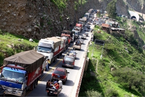 Carretera Central sigue bloqueda por protesta en rechazo a peaje de Ticlio