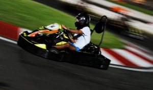 Campeonato mundial de karts en el boulevard de Asia