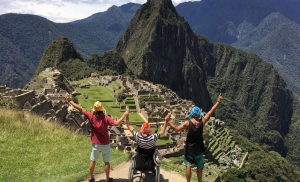 Hombre carg&oacute; por horas a su amigo con discapacidad para que cumpla su sue&ntilde;o de conocer Machu Picchu