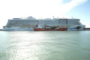 El AIDAnova, de Carnival Corporation, es el primer barco en abastecerse de gas natural licuado en el Mediterr&aacute;neo