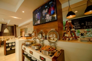 El Courtyard Miraflores presenta su nueva propuesta gastron&oacute;mica Beer &amp; Burger