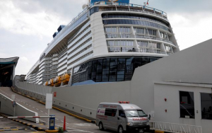 Un caso positivo por covid-19 en Singapur obliga a cancelar "crucero sin destino"
