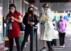 Melbourne vuelve a confinarse y Sidney registra r&eacute;cord de casos de covid-19