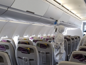 Conoce la minuciosa desinfecci&oacute;n de los aviones que realizan vuelos humanitarios (FOTOS)
