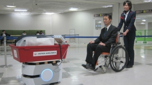 Aerol&iacute;nea japonesa prueba robots para transportar equipaje con miras a Tokio 2020