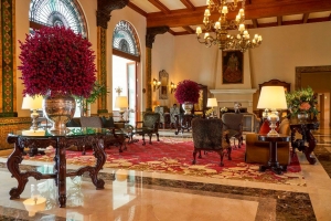 El lobby del Country Club Lima Hotel catalogado como el segundo mejor del mundo