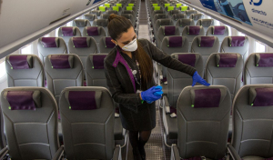 Dejar vac&iacute;o asiento del medio en aviones reduce riesgo de contagio de COVID-19