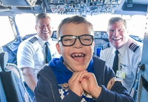Es ch&eacute;vere volar: el programa de American Airlines ayuda a ni&ntilde;os con autismo