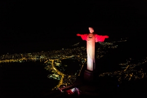 El Cristo Redentor de R&iacute;o de Janeiro se &ldquo;viste&rdquo; de rojiblanco en homenaje al Per&uacute;