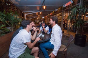 Terrazas, comida marina y bebidas refrescantes: conoce el combo perfecto para mitigar el intenso calor del verano