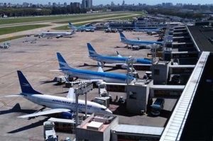 La normalizaci&oacute;n del tr&aacute;fico a&eacute;reo comercial sigue en duda en Argentina
