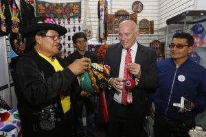 Ministro Ferreyros: feria &ldquo;De Nuestras Manos&rdquo; destaca belleza y calidad de la artesan&iacute;a peruana