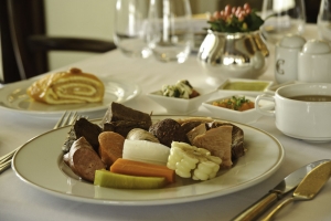 Esc&aacute;pate del fr&iacute;o con la deliciosa Barra de Sancochado del Country Club Lima Hotel
