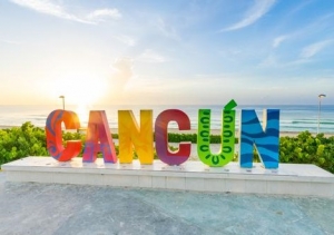 R&eacute;cord de contagios en un Canc&uacute;n lleno de turistas y una Cuba vac&iacute;a
