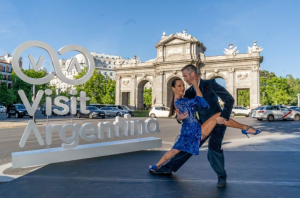 Argentina conquist&oacute; las calles de Madrid con el tango