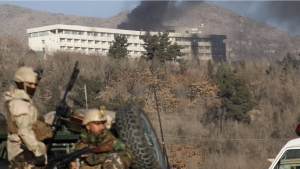 Talibanes se atribuyen ataque a Hotel Intercontinental en Kabul que dej&oacute; al menos diez muertos