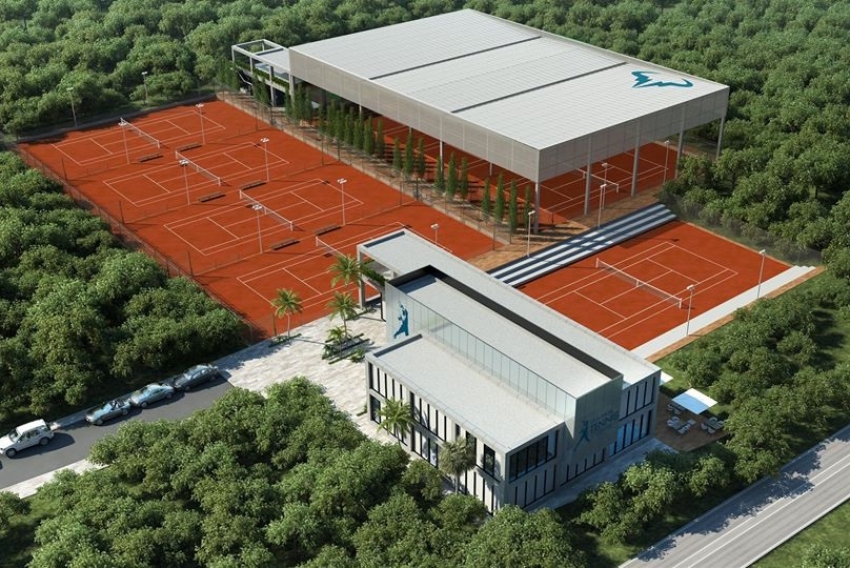 Toni Nadal llega al "Rafa Nadal Tennis Centre" de Costa Mujeres