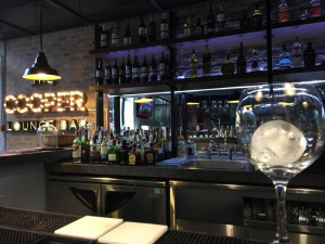 The Cooper Lounge Bar, el lugar para liberar tu indulgencia, en Artisan D.C. Hotel