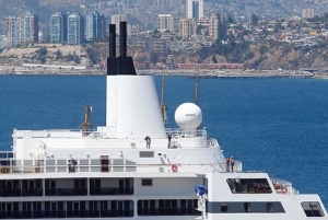 Crucero en cuarentena navega a Italia: Chilena a bordo acusa que los llevan "a la boca de los leones"