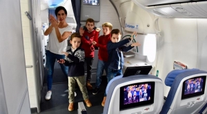 Una aerol&iacute;nea espa&ntilde;ola pone a bailar a sus pasajeros a 9.000 m de altura (V&Iacute;DEO)