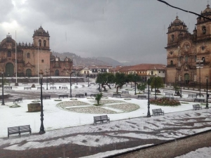 Cusco se cubri&oacute; con un manto blanco por fuerte granizada